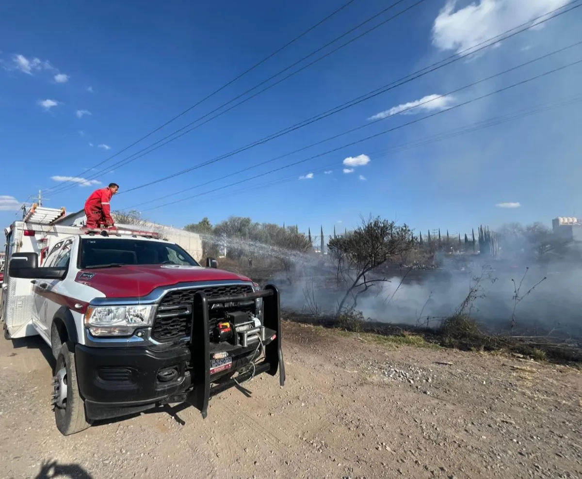 Autoridades de Huichapan apagan incendio provocado