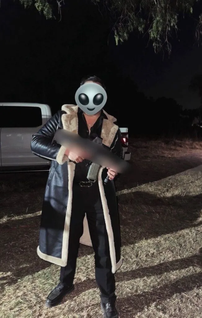 Hijo de regidora en Hidalgo presume armas, dispara en fiestas… y lo exhibe en redes