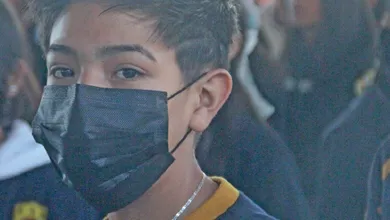 Estudiante con cubrebocas