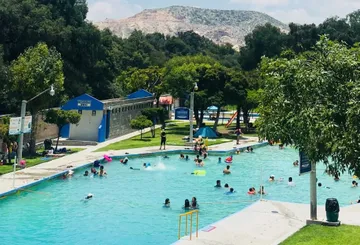 Tragedia en Atotonilco de Tula: mujer fallece en balneario; autoridades investigan causa del incidente.
