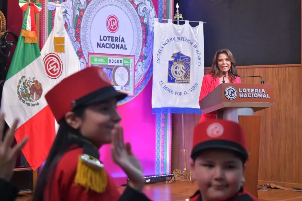 Lotería Nacional celebra los 90 años de la Escuela Normal Superior con billete especial