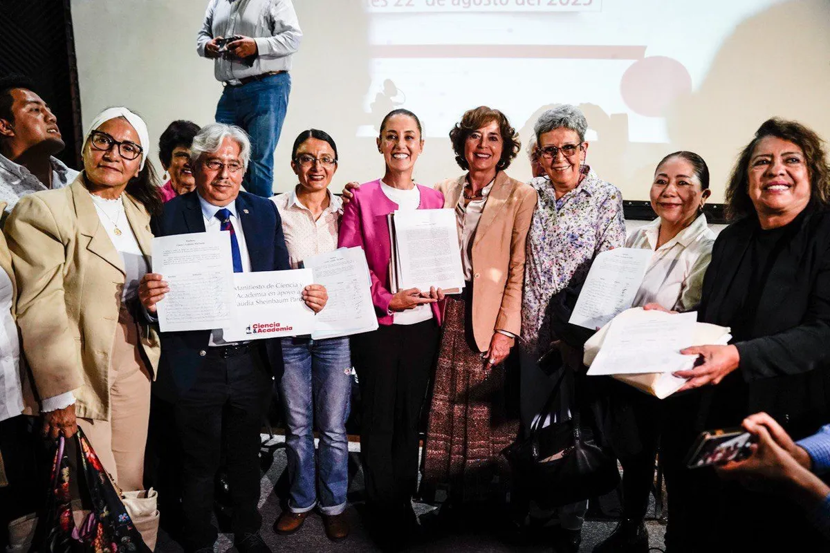 Claudia Sheinbaum se reúne con más de 200 académicos y científicos y científicas del país
