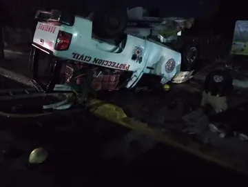 Tres bomberos lesionados saldo de accidente en Tizayuca