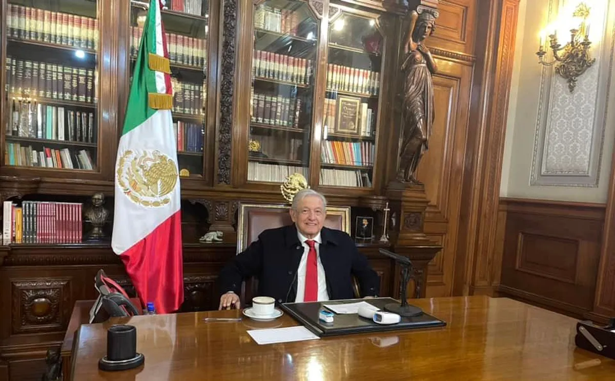 Llama AMLO a evitar alarma por la pandemia; ‘virus va de salida’, dice
