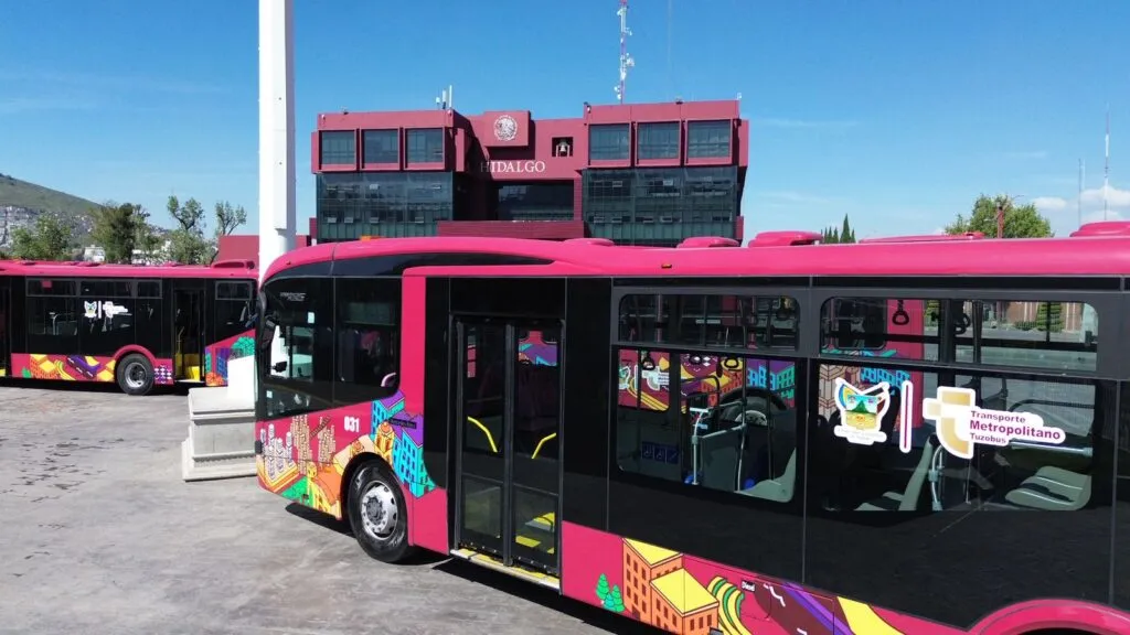 Multa por invadir el carril del Tuzobús alcanzará más de 3 mil pesos