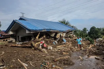 Inundaciones y deslaves en Filipinas dejan al menos 130 muertos