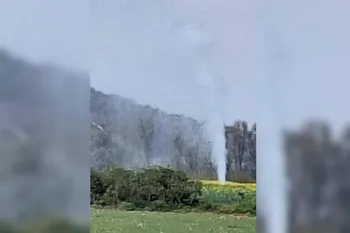 Reportan fuga de combustible en la carretera Tlahuelilpan-Munitepec