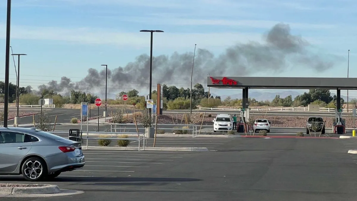 Chocan dos avionetas en pleno vuelo en Arizona, EU; al menos dos muertos