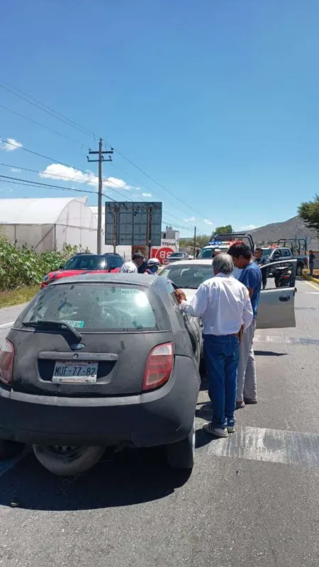 Ixmiquilpan: conductor en presunto estado de ebriedad provoca accidente; una mujer herida