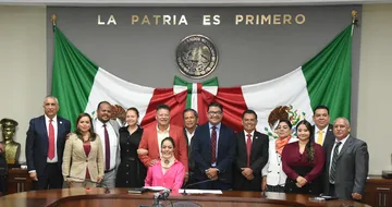 Legisladores de Morena entregan su primer informe