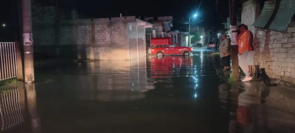 Río Tula alcanza niveles críticos tras fuertes lluvias en Tula de Allende