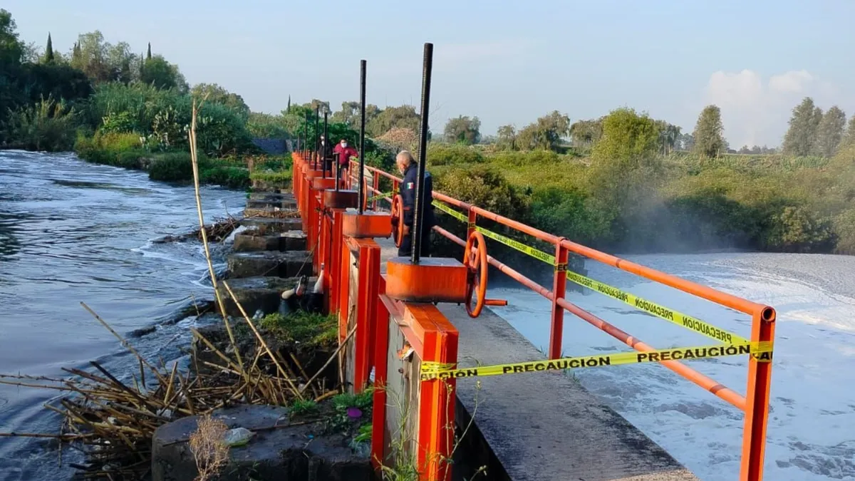 Cinta de la escena del crimen en el canal en Tlahuelilpan tras hallazgo.
