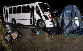 Autoridades de Hidalgo y Guanajuato mantienen apoyo a las familias afectadas tras el fatal accidente registrado en la carretera rumbo a Tolantongo.