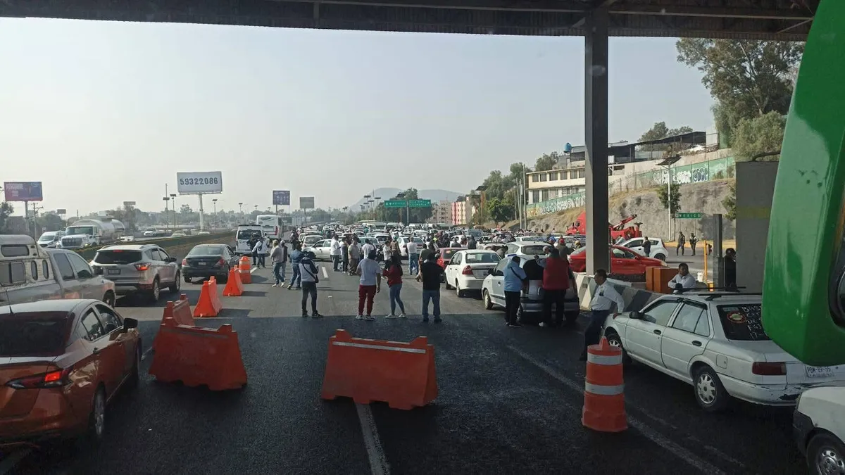 Transportistas anuncian bloqueo en la autopista México–Pachuca por presuntas extorsiones