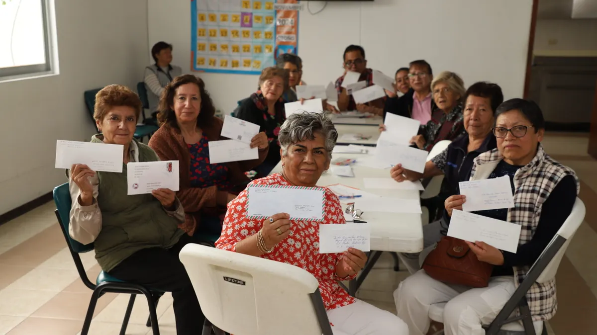 DIF Hidalgo se une a “Pláticas a Mano”, proyecto para enviar cartas a adultos mayores