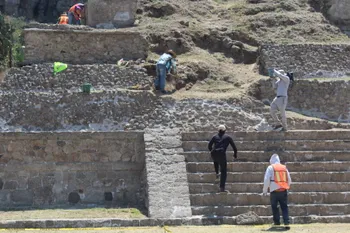 Trabajadores reportaron el hallazgo de restos humanos y de un jaguar durante labores en Huapalcalco