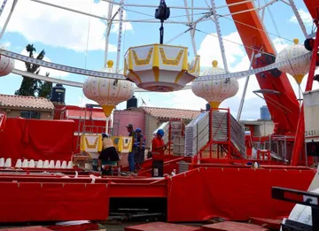 Proponen en Hidalgo reglas más estrictas para juegos mecánicos tras accidentes en ferias