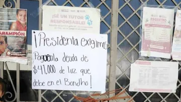 Vecinos protestan frente a la Presidencia Municipal