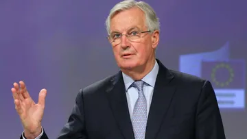 Nombra Macron nuevo primer ministro francés a Barnier, exnegociador del Brexit