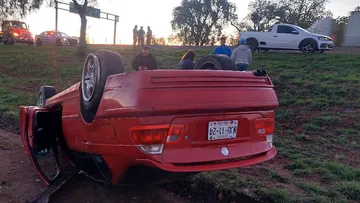 Autopista México Pachuca: vuelca vehículo