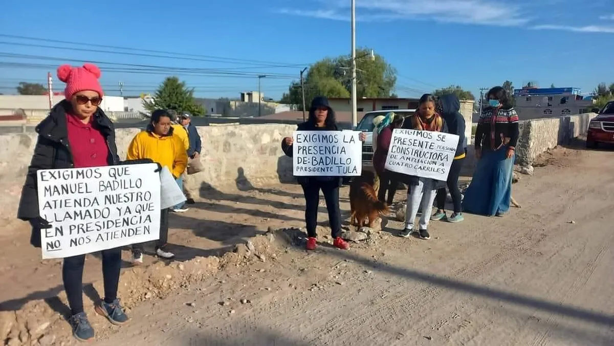 Se manifiestan contra carretera en Tula
