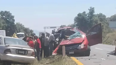 Camioneta dañada tras choque