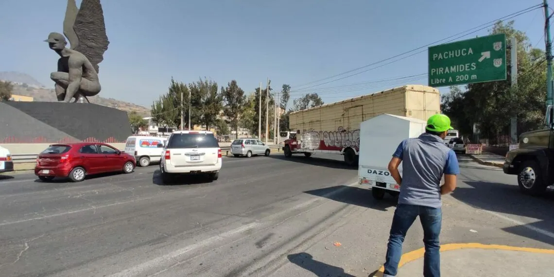 Realizan bloqueo parcial en la carretera México-Pachuca