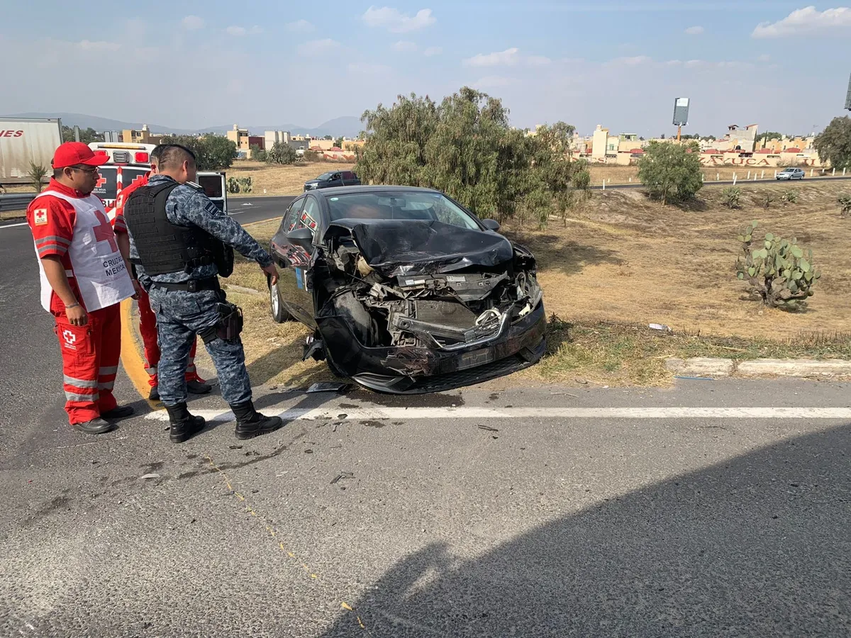 Accidente en puente vehicular de Tizayuca deja 2 mujeres lesionadas