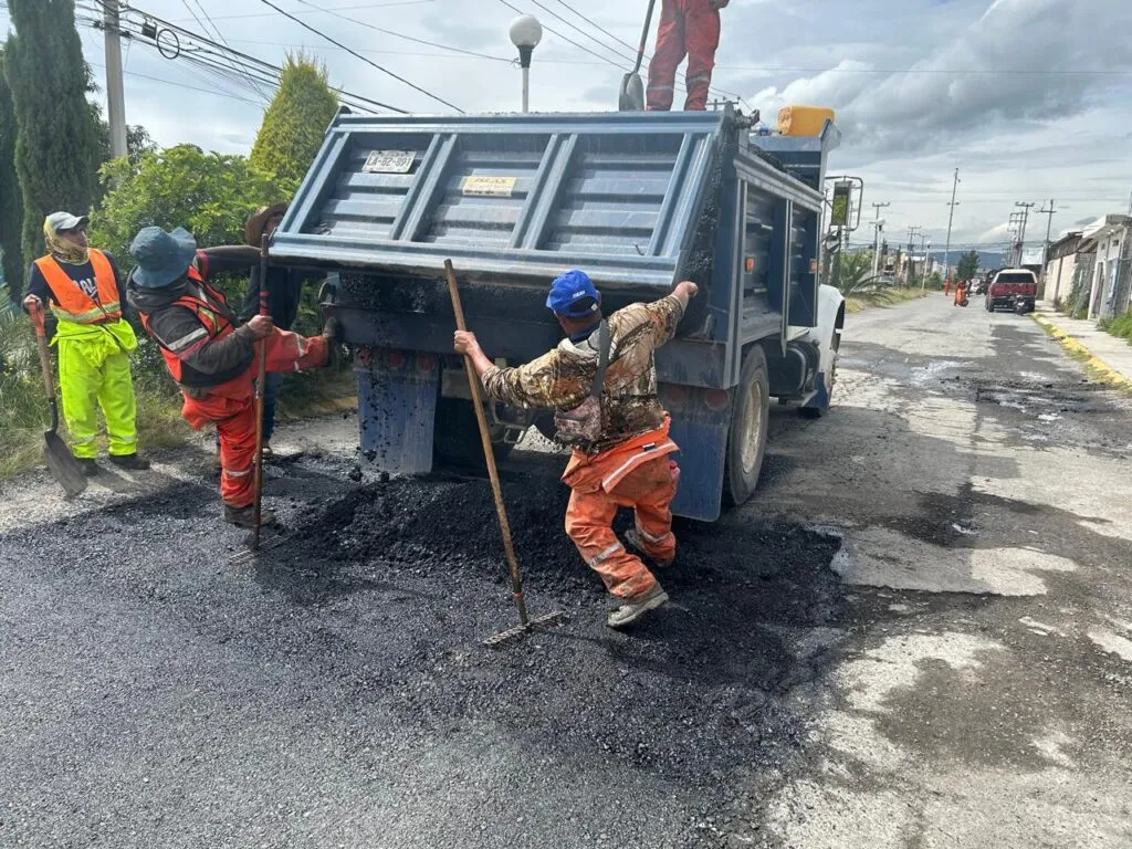 Intensifican programa de bacheo en Zempoala