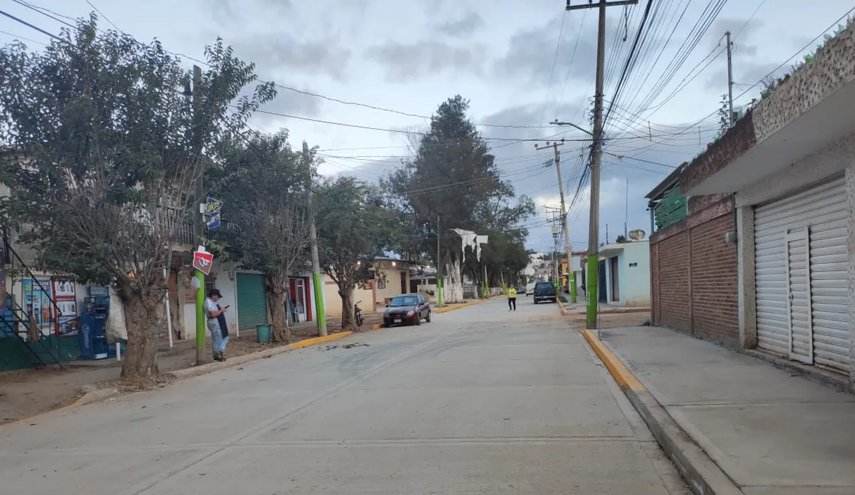 Tulancingo: Más de un año después, abren circulación en calle pavimentada a medias