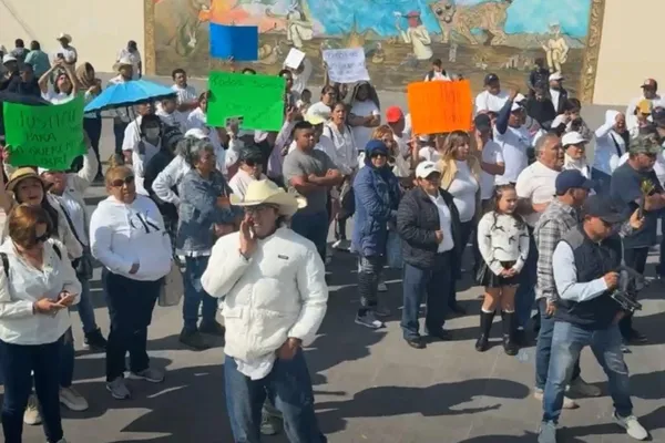 Habitantes de Actopan se manifestaron pacíficamente para solicitar claridad en el proceso legal de un regidor detenido.