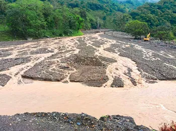 Monitoreo de río durante temporada de lluvias en Hidalgo.