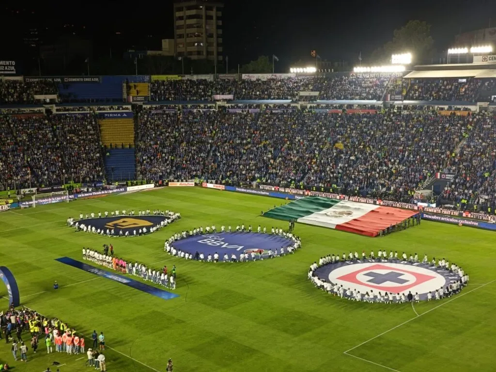 “Los que cantan con pasión”: afición de Cruz Azul hace retumbar el Estadio Azul