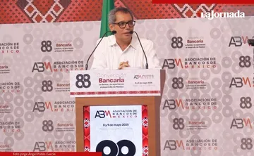 La economía del país va bien, pero crecerá menos, señala Hacienda