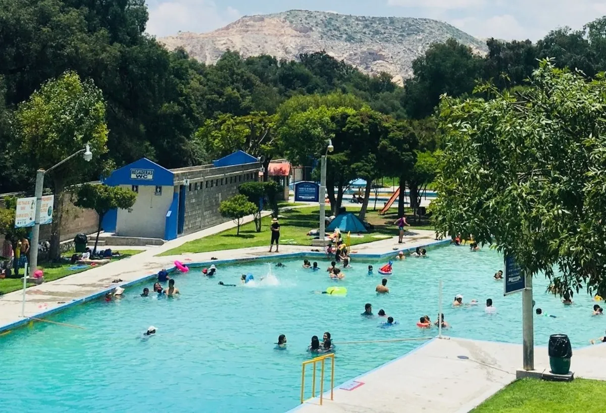 Tragedia en Atotonilco de Tula: mujer fallece en balneario; autoridades investigan causa del incidente.