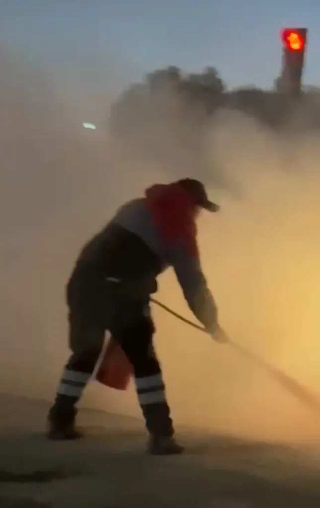 Fuego consume vehículo cerca de gasolinera en Hidalgo