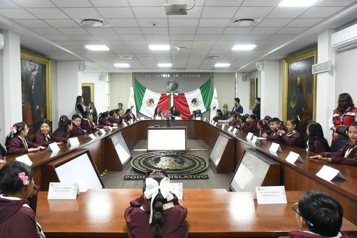 Niñas y niños toman protesta en el Parlamento Infantil Hidalgo 2025 en el Congreso de Hidalgo.
