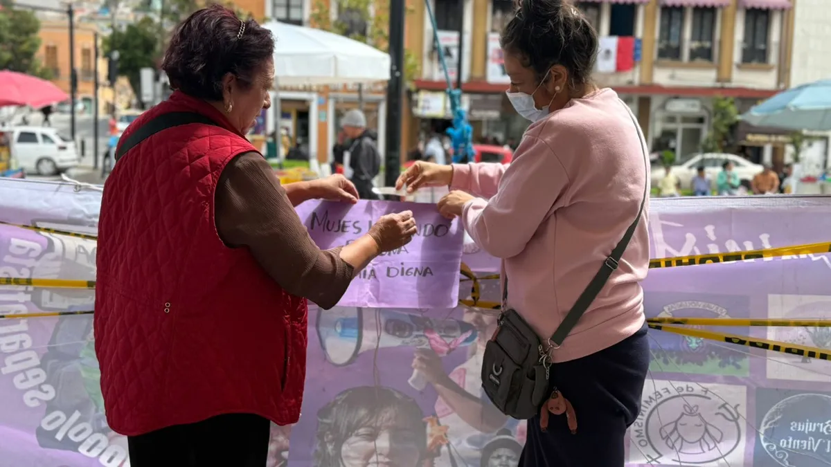 Colectiva feminista “Las Insurgentas” realiza jornada por el aborto legal en Pachuca.