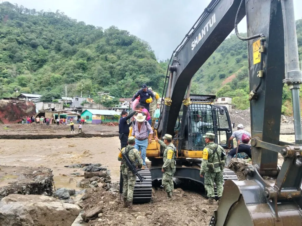 Activan el Plan DN-III-E en Tianguistengo por lluvias y riesgo de afectaciones
