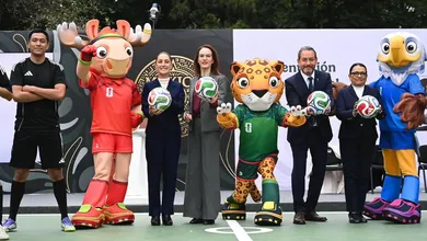 Claudia Sheinbaum presenta preparativos de México para el Mundial 2026 en el Estadio Azteca.