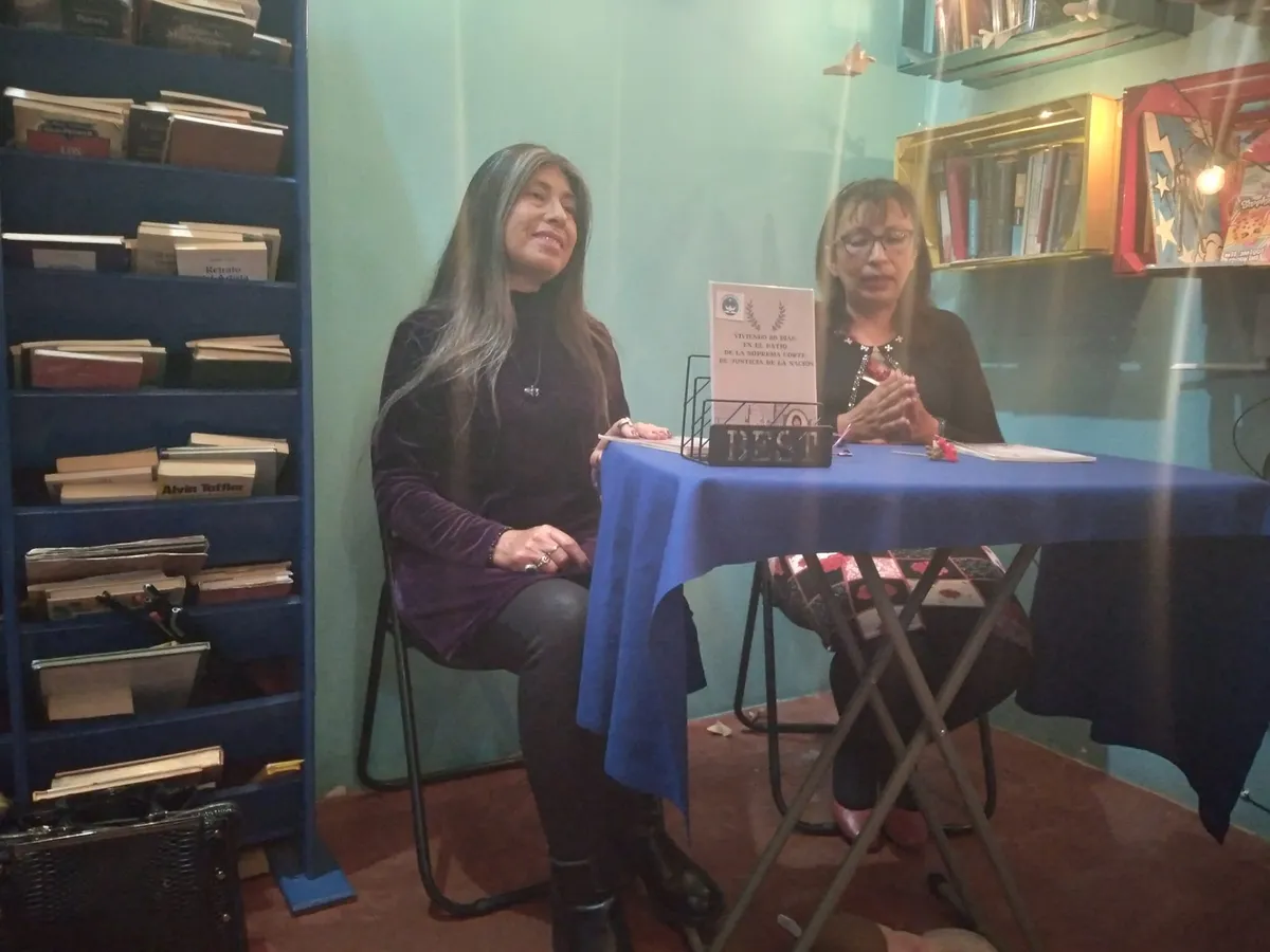 Presentan el libro “Viviendo 86 días en el patio de la Suprema Corte de Justicia”