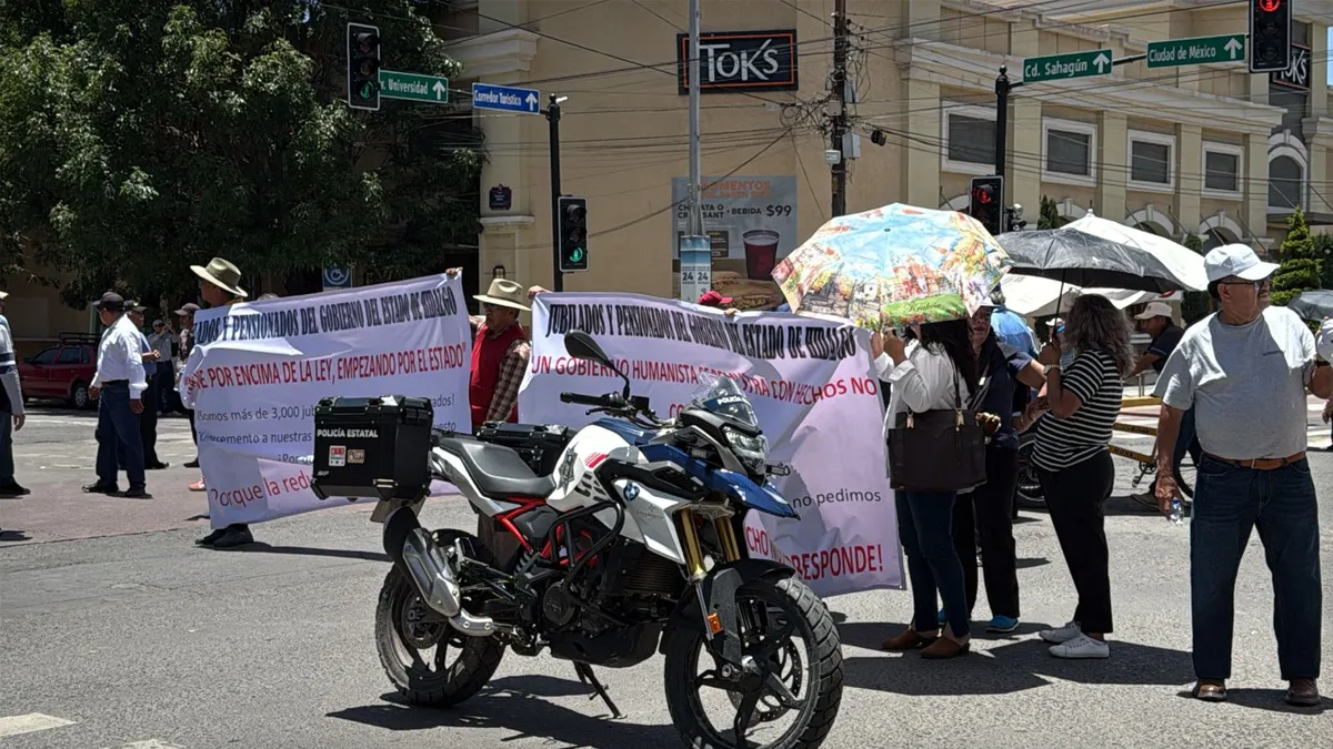 Bloqueos en Pachuca por marcha de jubilados