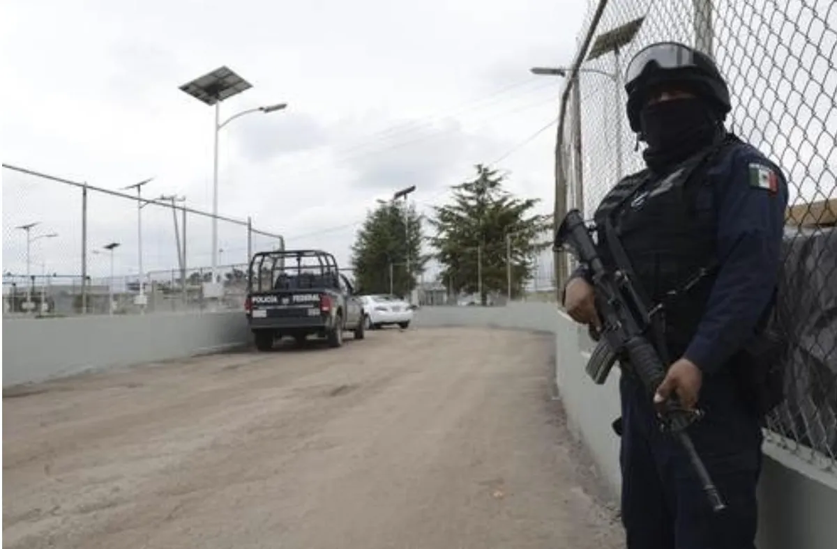 Vigilancia policiaca en el penal federal de máxima seguridad del Altiplano. Foto Agencia MTV / archivo