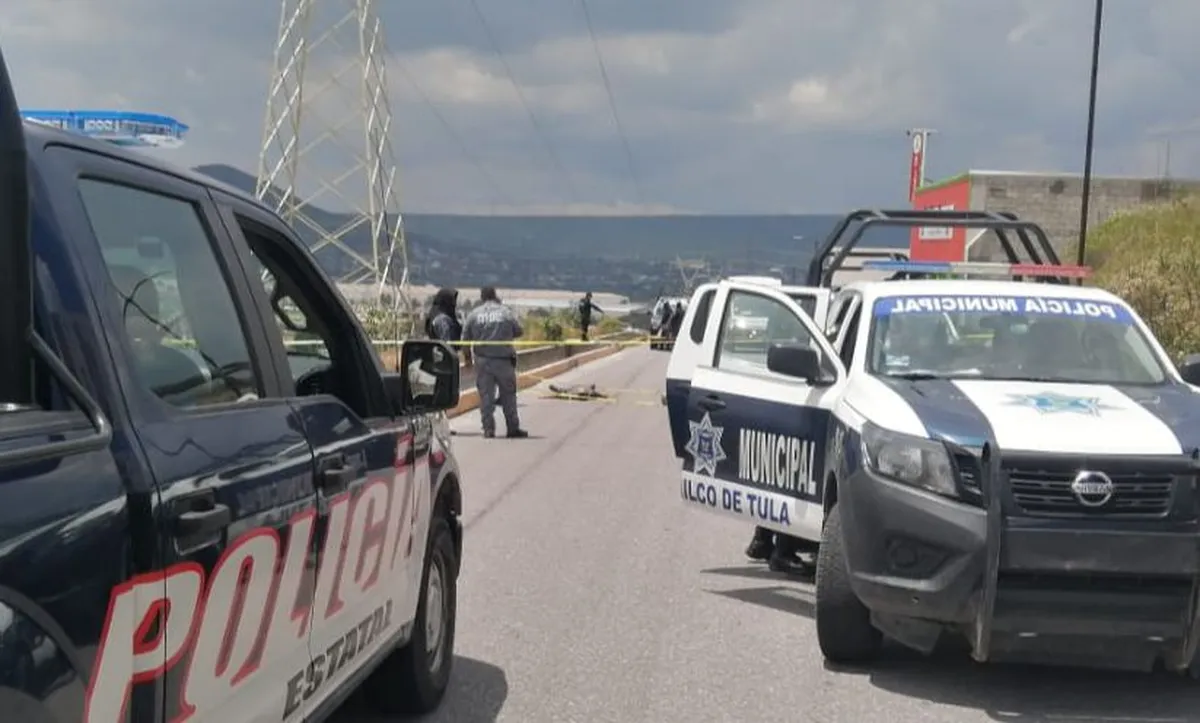 Hallan cadáver de un joven sobre carretera en Atotonilco de Tula