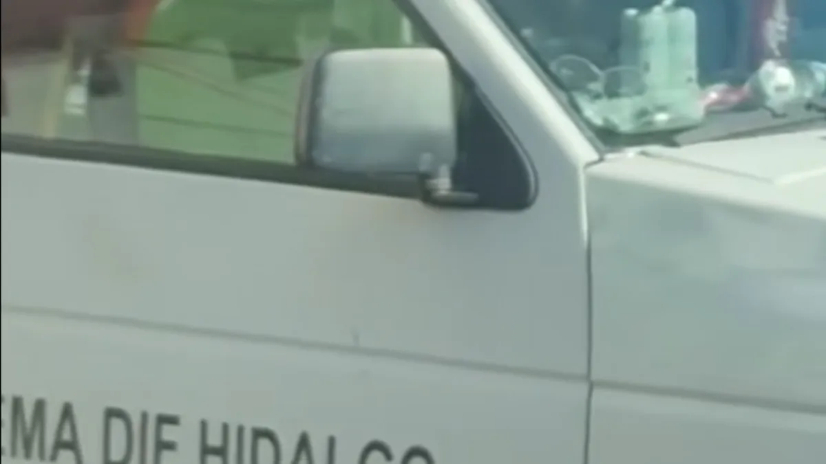 VIDEO | Funcionario del DIF Hidalgo se vuelve viral tras ser grabado con bebidas alcohólicas en vehículo oficial