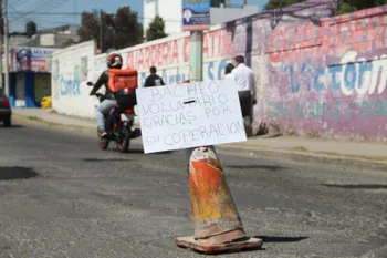 Un bache tapado podría durar solo días: el Ayuntamiento prepara criterios para regular las reparaciones hechas por particulares.