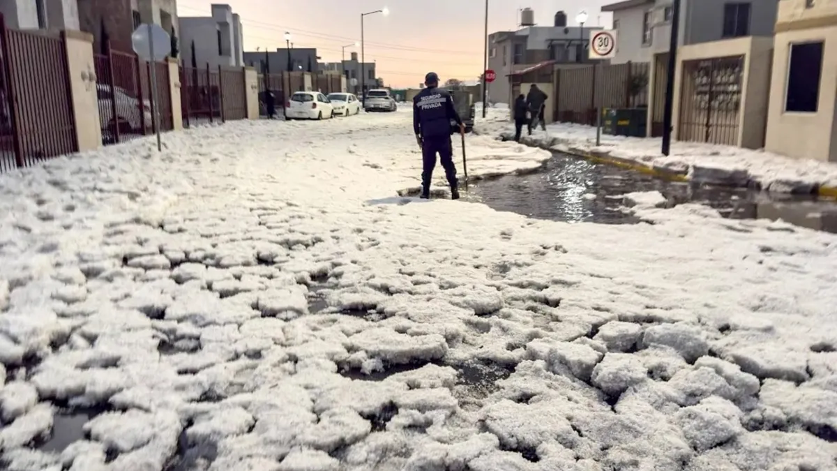 Granizada cubre autopista México-Pachuca