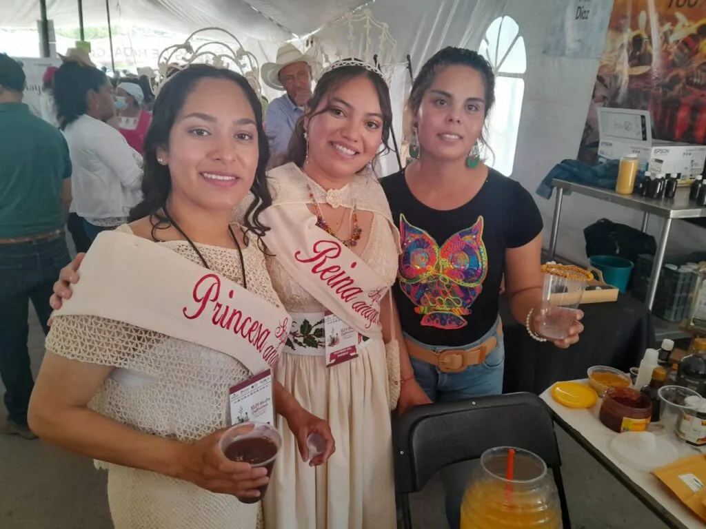 Productores hidalguenses reportan buenas ventas durante la la 44 Muestra Gastronómica de Santiago de Anaya