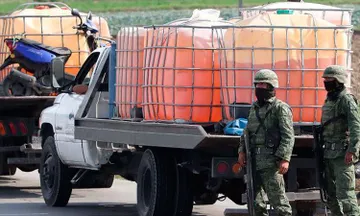 Presidente pide a la población denunciar a ‘huachicoleros’