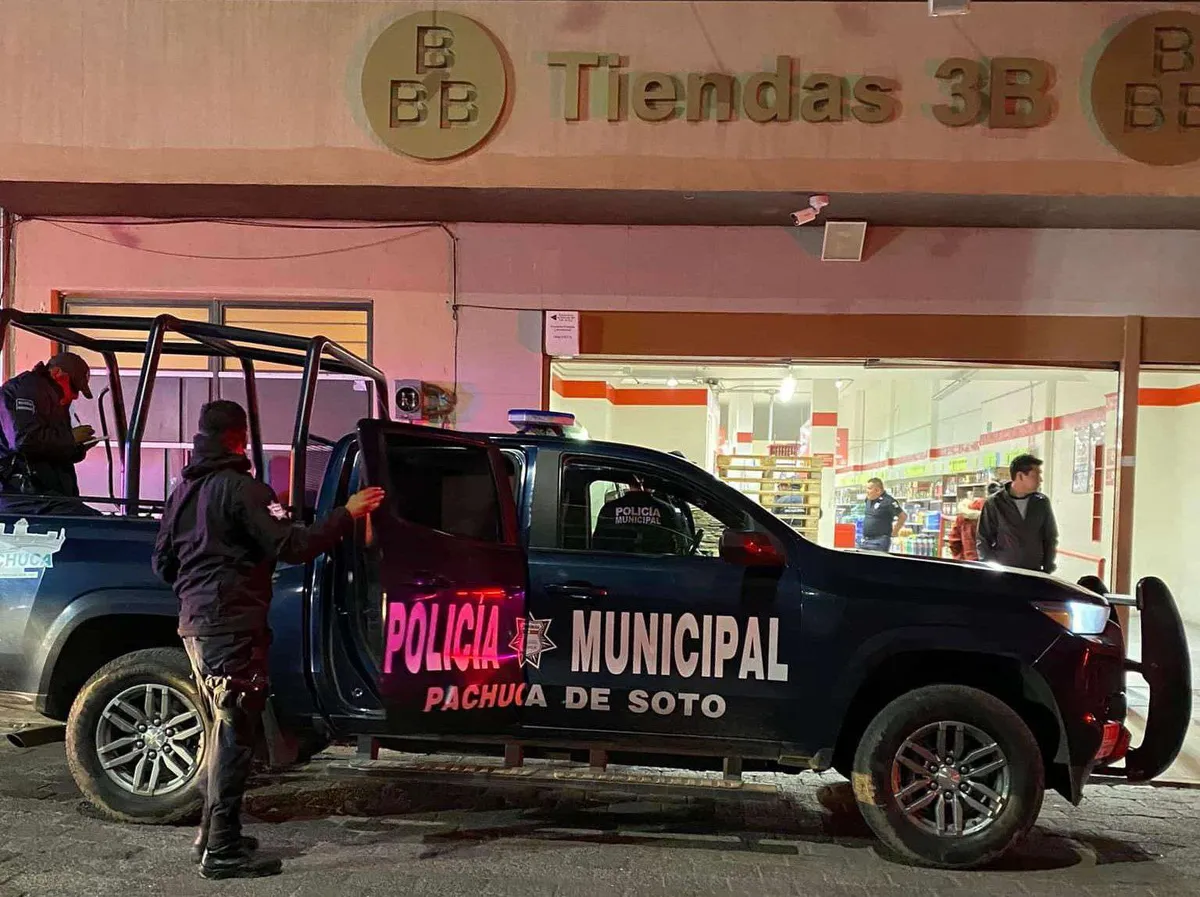 Pachuca: sujeto intenta robar tienda 3B; lanza gasolina a empleadas